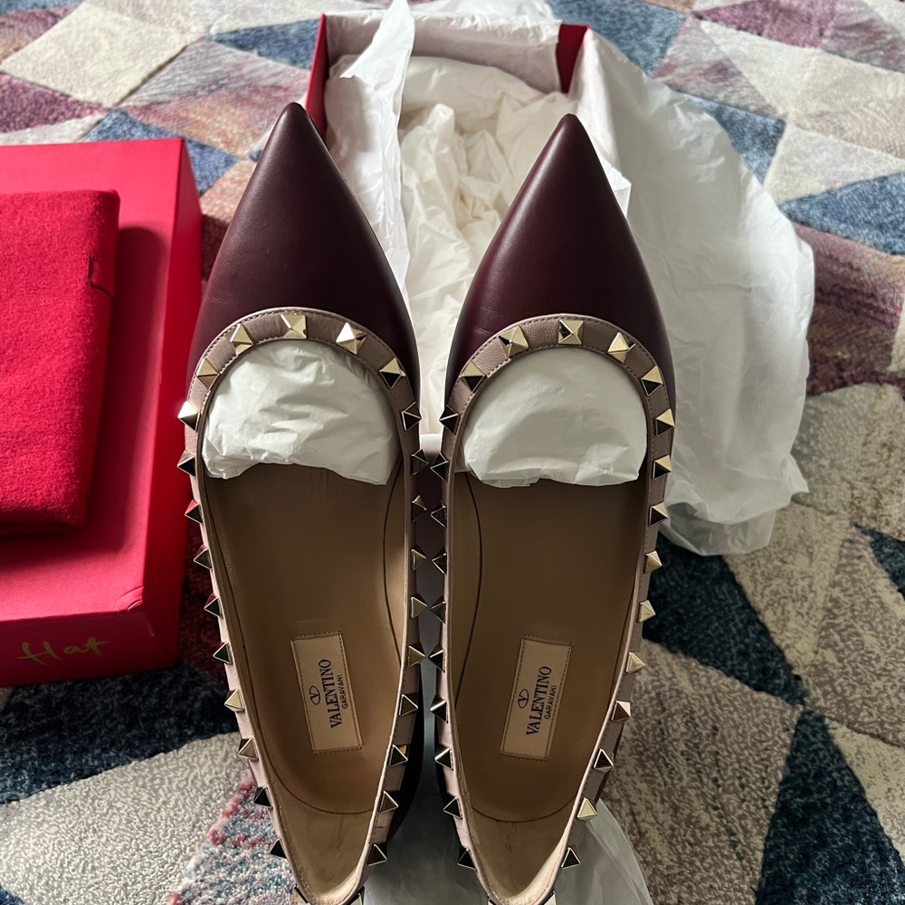 Valentino classic flat pointy toe, burgundy color